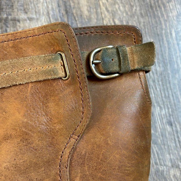 UGG Brown Heeled Boots Timeless Design - Picture 3 of 6